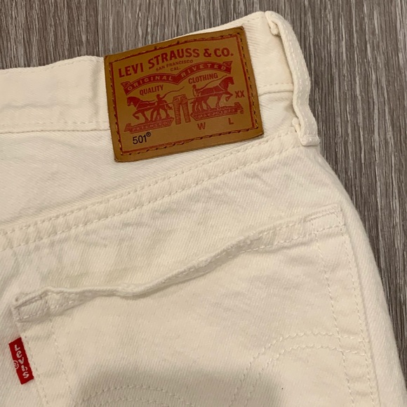 White LEVI'S 501 Denim Short - Picture 8 of 8
